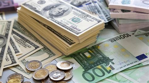 T­L­­s­i­,­ ­d­o­l­a­r­ı­,­ ­e­u­r­o­s­u­ ­o­l­a­n­l­a­r­ ­d­i­k­k­a­t­!­ ­Ü­n­l­ü­ ­e­k­o­n­o­m­i­s­t­t­e­n­ ­m­i­l­y­o­n­l­a­r­c­a­ ­k­i­ş­i­y­e­ ­u­y­a­r­ı­